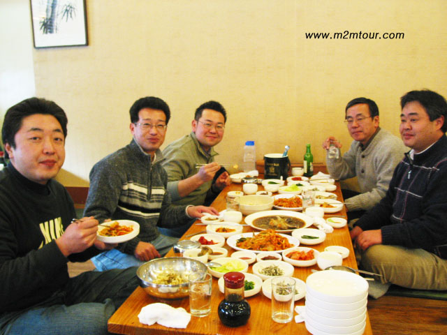 『海鮮鍋&カニの醤油漬け＆アンコのもやし蒸し』　韓国の冬と言えば！　海鮮鍋の鍋料理、、辛さも調節できますので苦手な方も挑戦してみるとびっくりですよ。