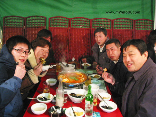 『韓国屋台』　盛り上がりは！締めくくりは？　やっぱり２３時頃の屋台でじゃないと～～！＾＠　弊社のガイド死にますよ。^^!