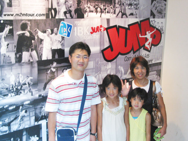 ジャンプ~ジャンプ～～本当にジャンプでしたでしょう？！？　笑いあり、緊張感あり、迫力ありの一時間半ですけどきっとお子様の心には何かが残ってると思います。