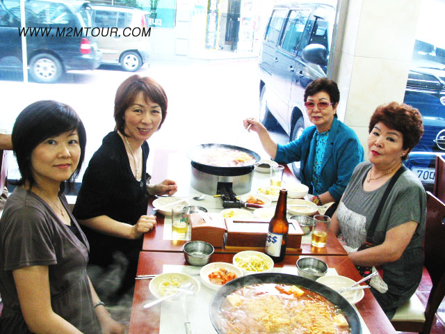 もうすっかり常連様様ですね。いつも感謝感謝の気持ちで一杯です。次回はお父様も連れてきてくださいませ。お母様もいつまでも元気で、、、ね。