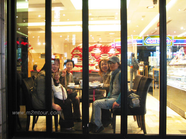 ここもロケ地です。この席に座るためには事前予約が要ります。結構な時間待ちました。でも、幸せでしたよね。