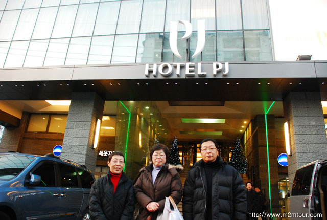 ＰＪホテルの前で～＾＾