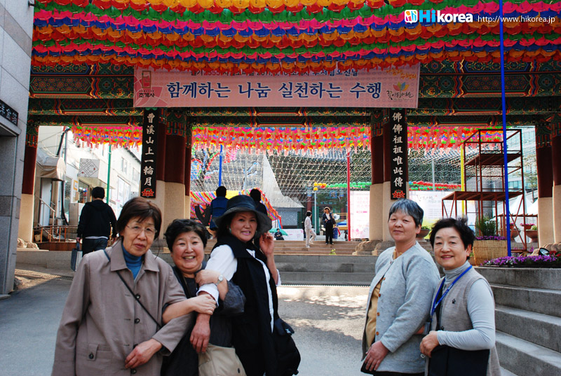 曹渓寺(ヂョゲサ）の花祭り