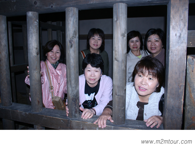 獄舎で、        笑っちゃいかんって言ってるのに   ^O^